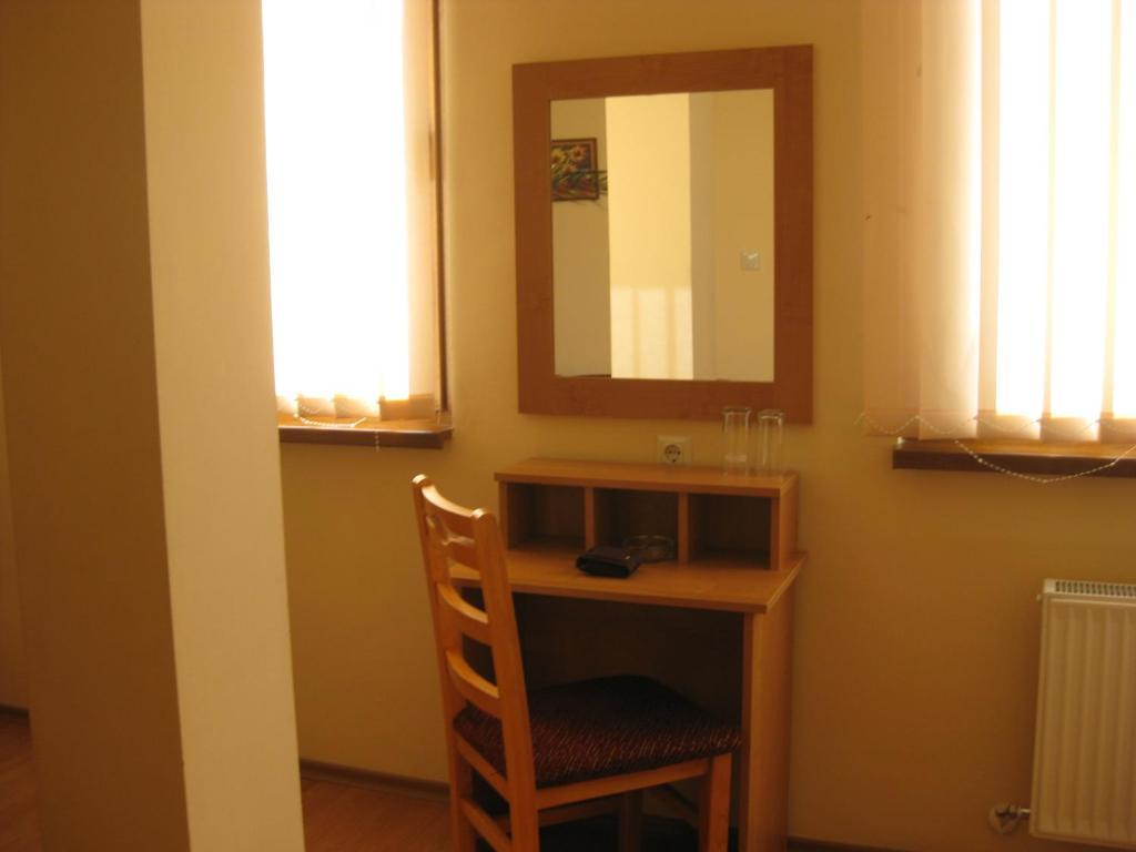 Family Hotel Veronika Девин Экстерьер фото