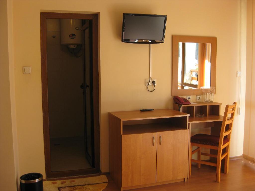 Family Hotel Veronika Девин Экстерьер фото