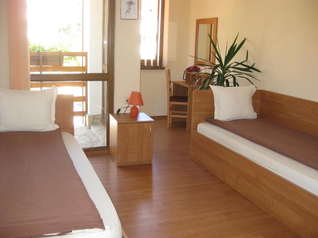 Family Hotel Veronika Девин Номер фото