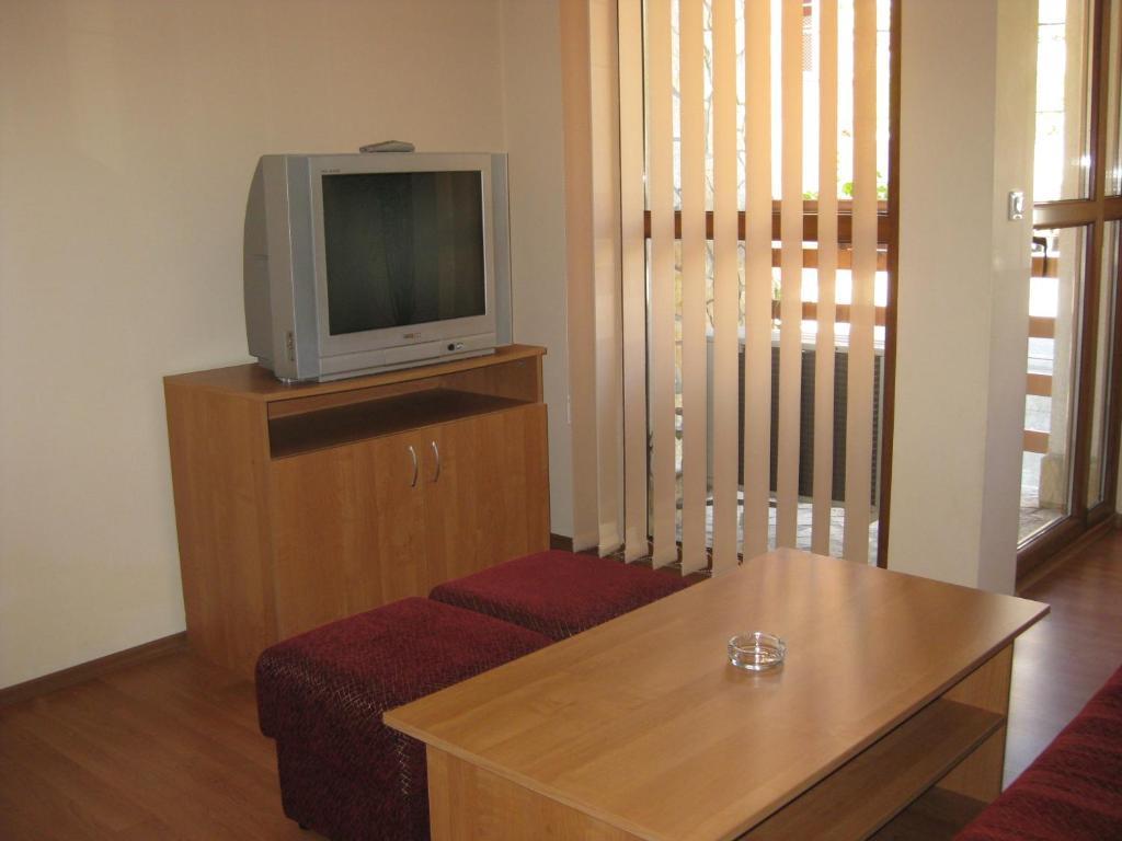 Family Hotel Veronika Девин Экстерьер фото