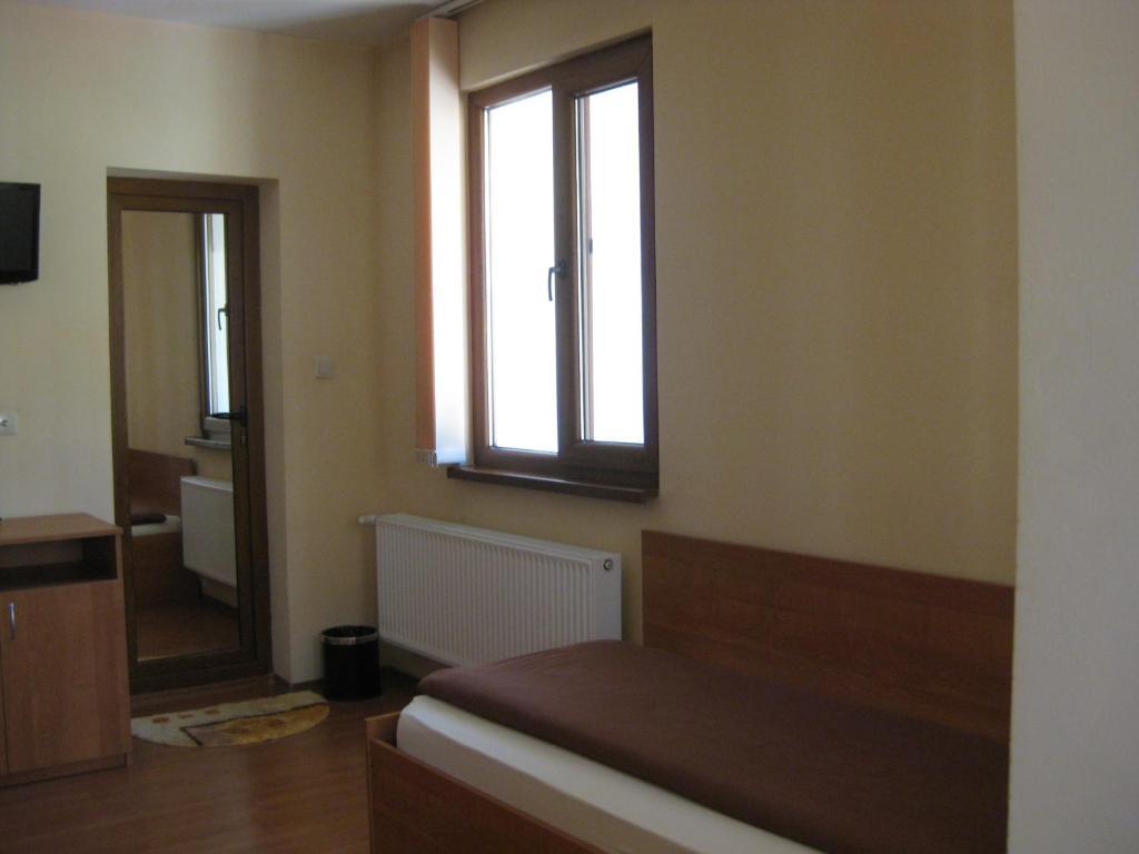Family Hotel Veronika Девин Экстерьер фото