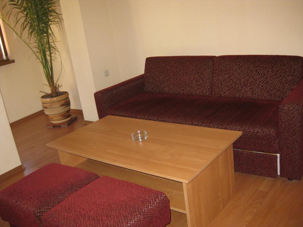 Family Hotel Veronika Девин Экстерьер фото