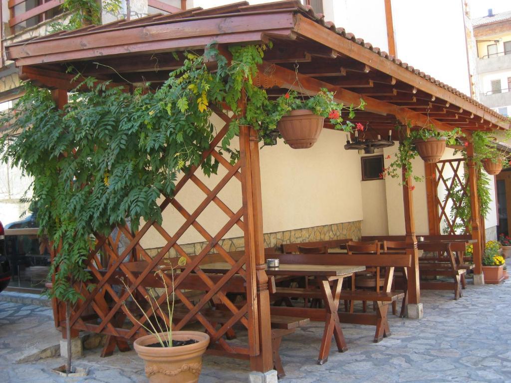 Family Hotel Veronika Девин Экстерьер фото