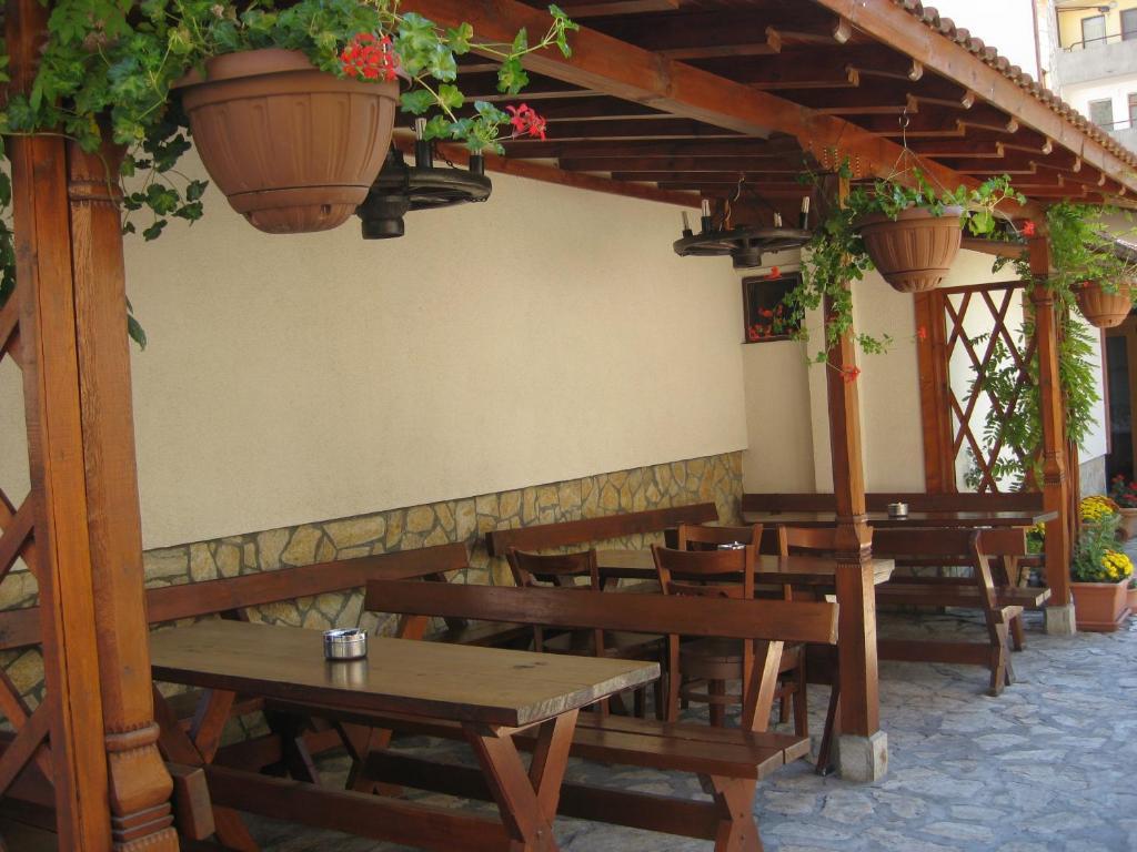 Family Hotel Veronika Девин Экстерьер фото
