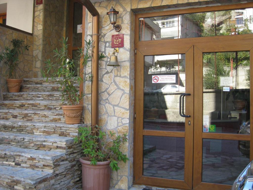 Family Hotel Veronika Девин Экстерьер фото