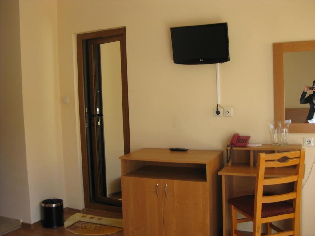 Family Hotel Veronika Девин Экстерьер фото