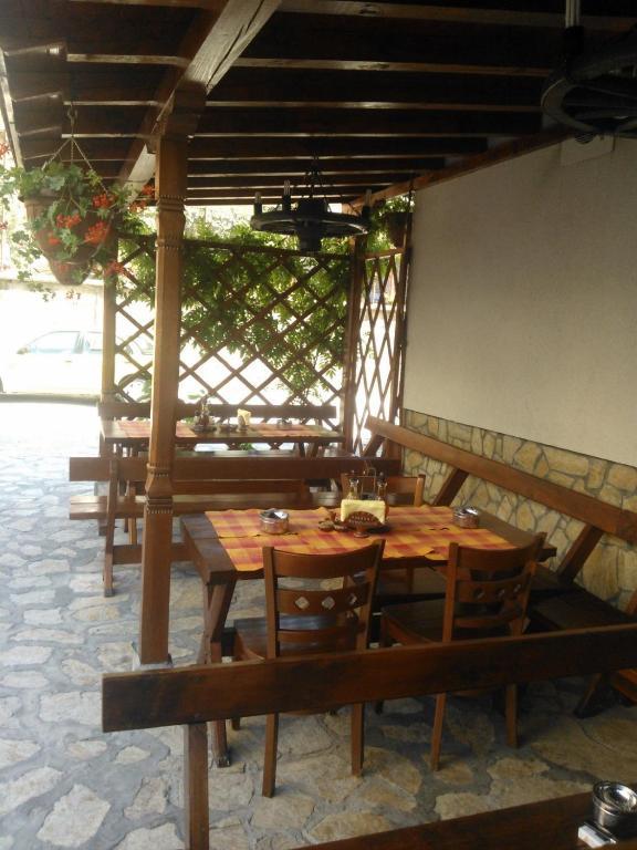 Family Hotel Veronika Девин Экстерьер фото