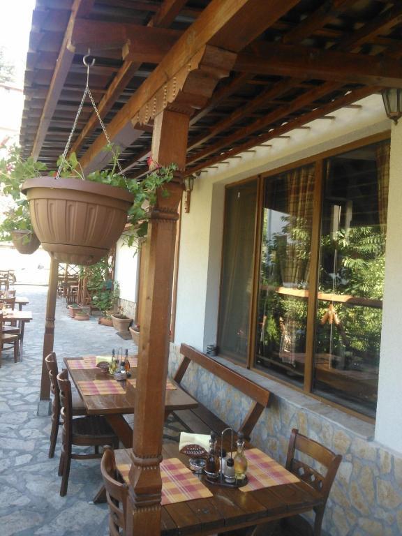 Family Hotel Veronika Девин Экстерьер фото
