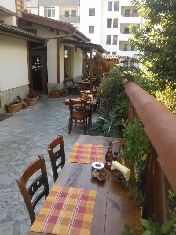 Family Hotel Veronika Девин Экстерьер фото
