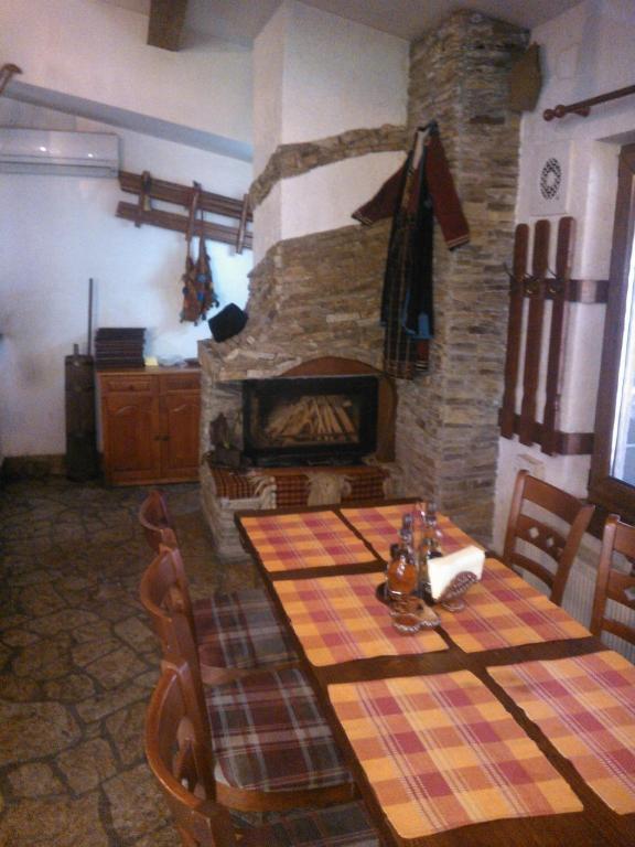 Family Hotel Veronika Девин Экстерьер фото