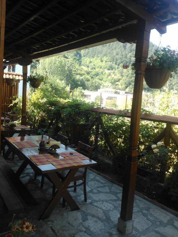 Family Hotel Veronika Девин Экстерьер фото